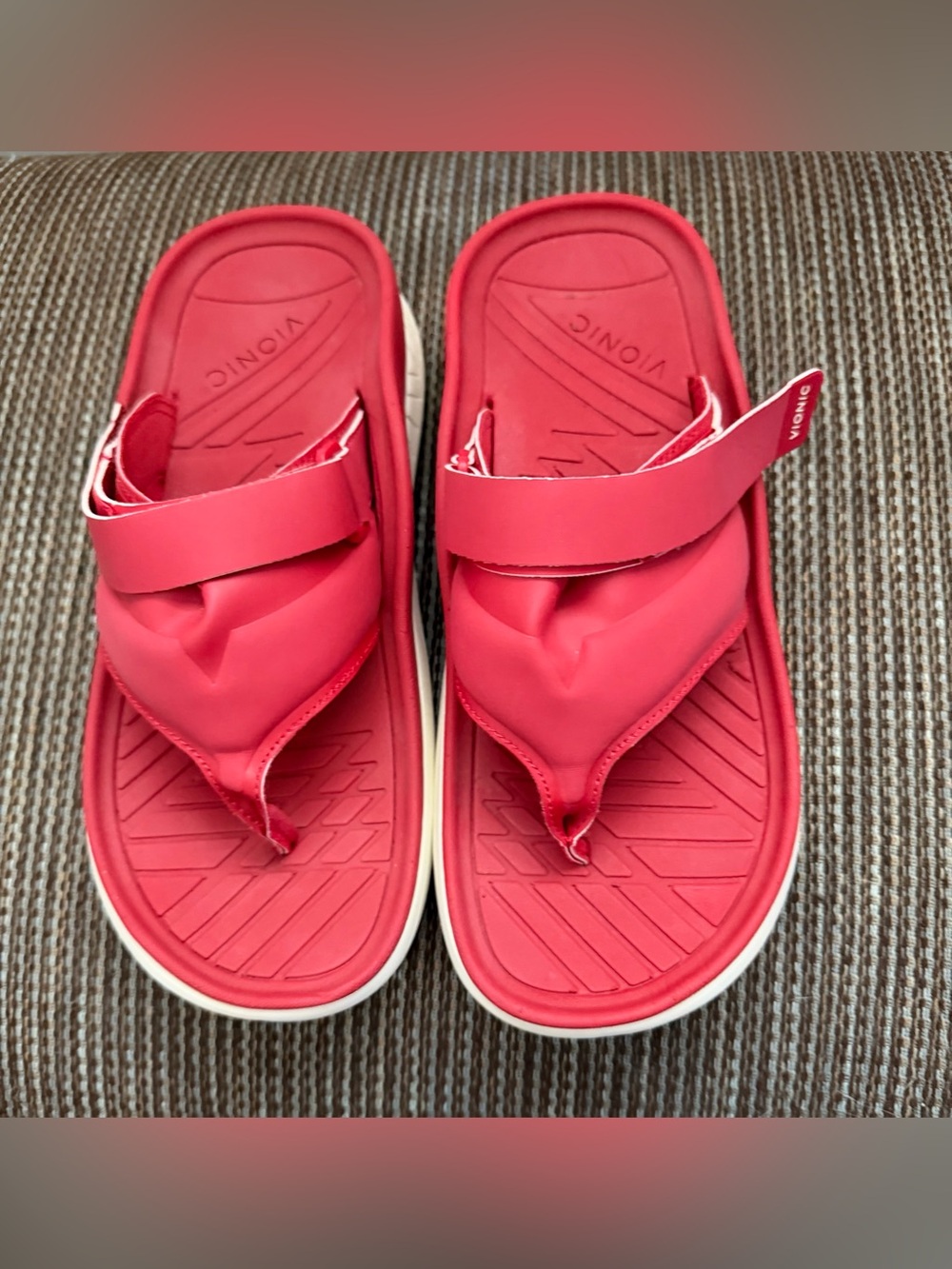 Vionic women’s Red Adjustable Thong Sandals